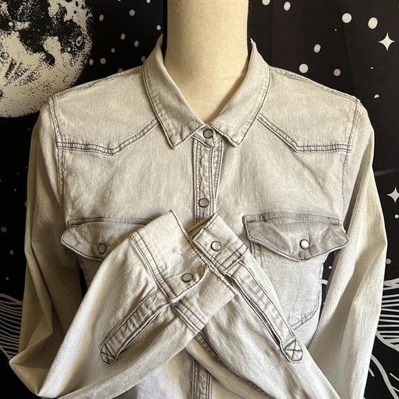 Western Style button up long sleeve shirt - Picture 3 of 9